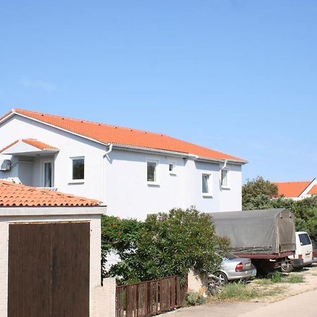 Apartments With A Parking Space Mandre, Pag - 6405 Kolan Extérieur photo
