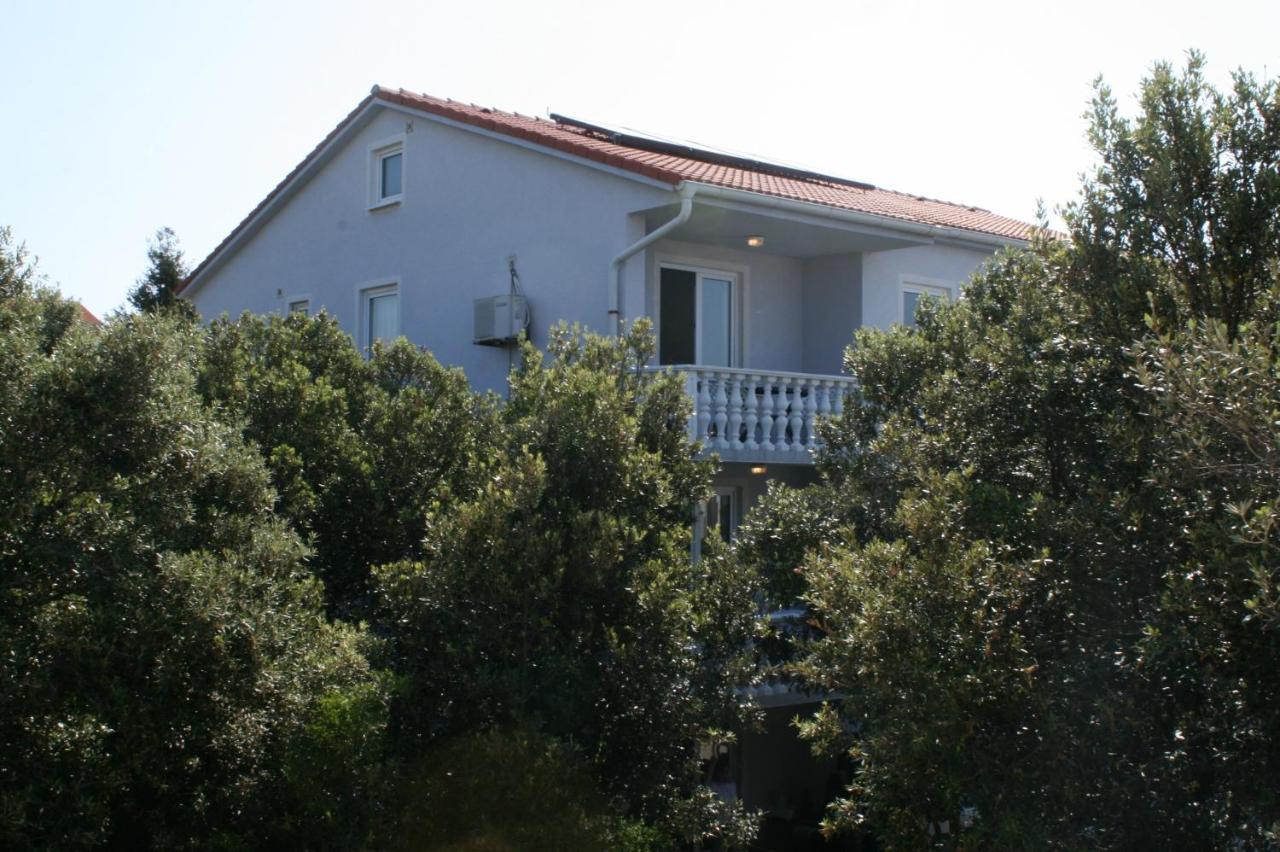 Apartments With A Parking Space Mandre, Pag - 6405 Kolan Extérieur photo