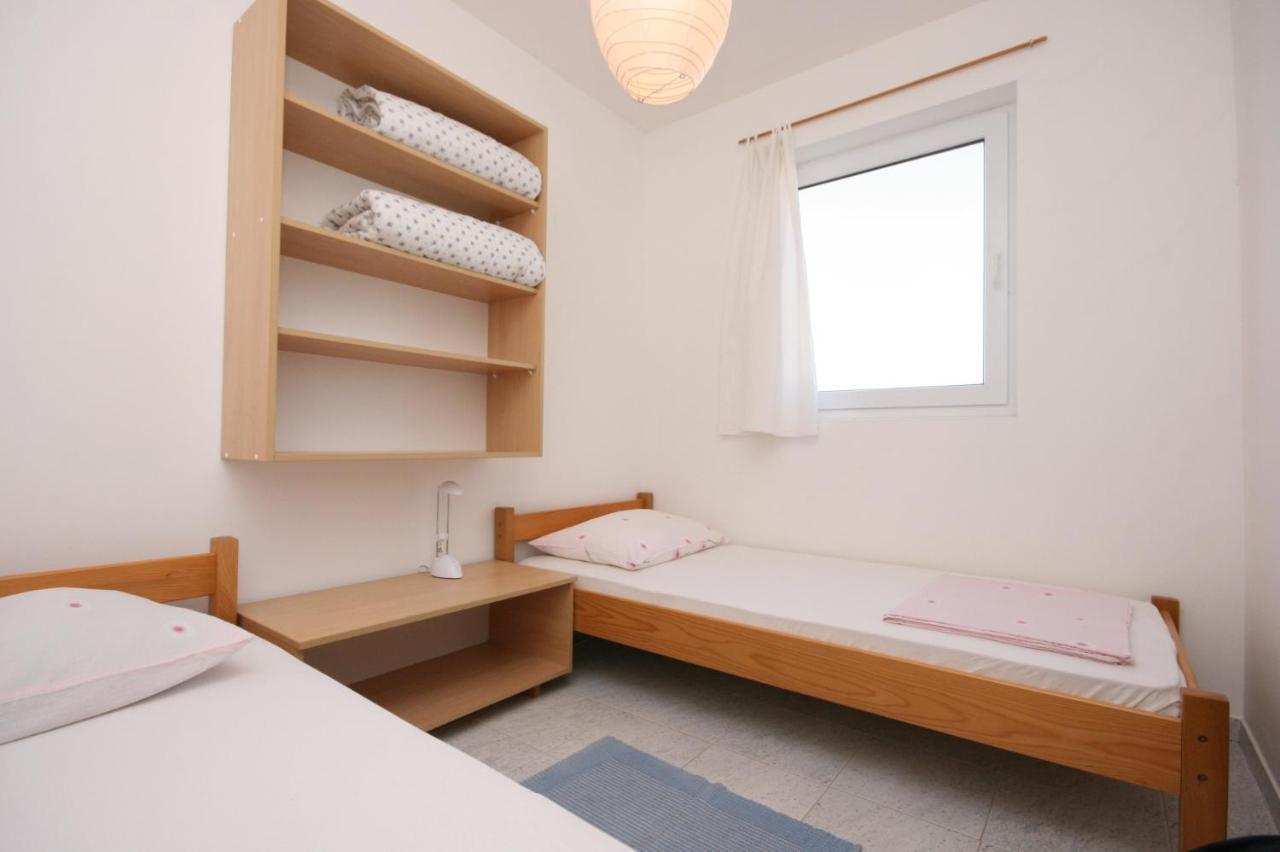 Apartments With A Parking Space Mandre, Pag - 6405 Kolan Extérieur photo