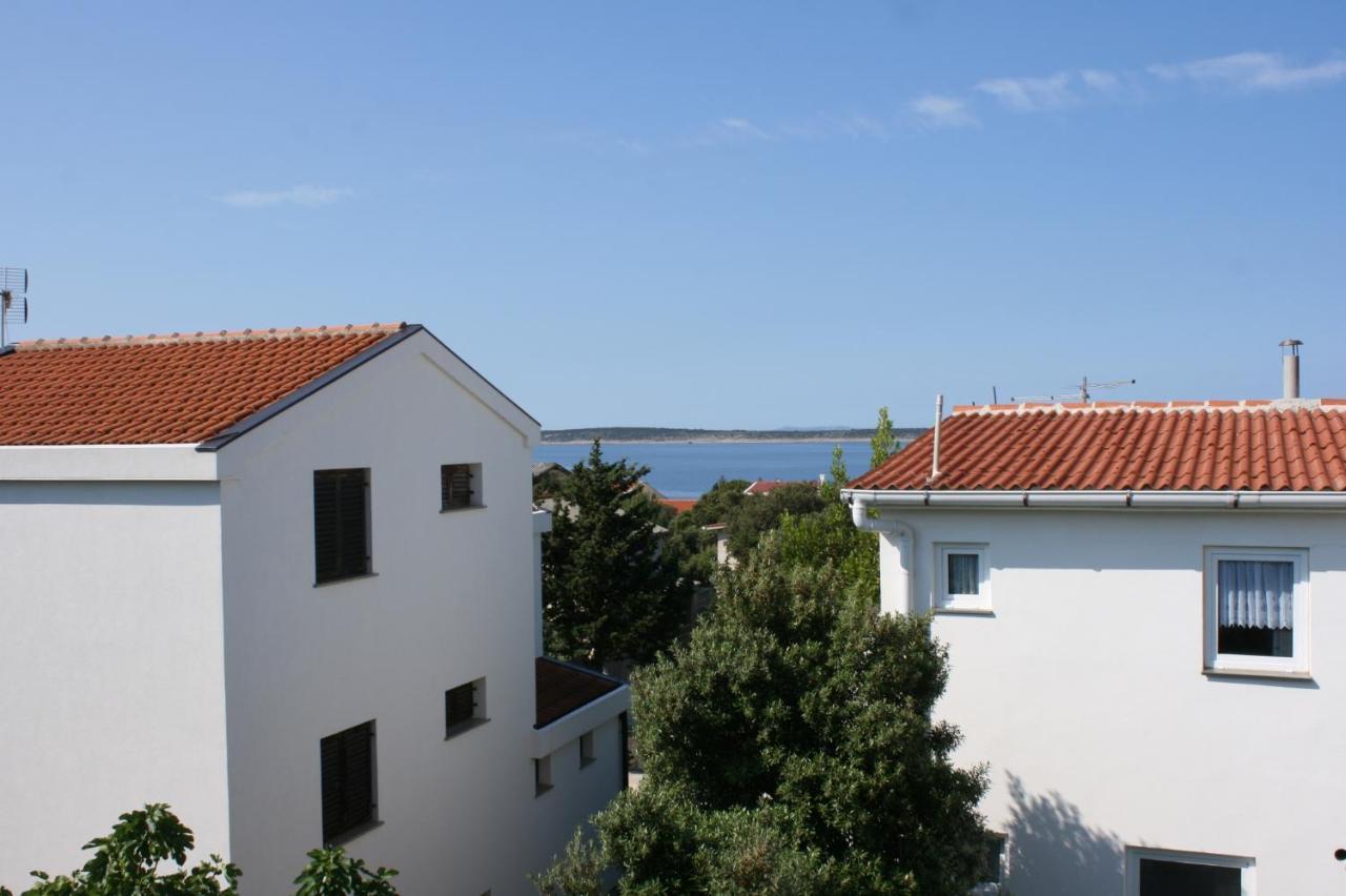 Apartments With A Parking Space Mandre, Pag - 6405 Kolan Extérieur photo