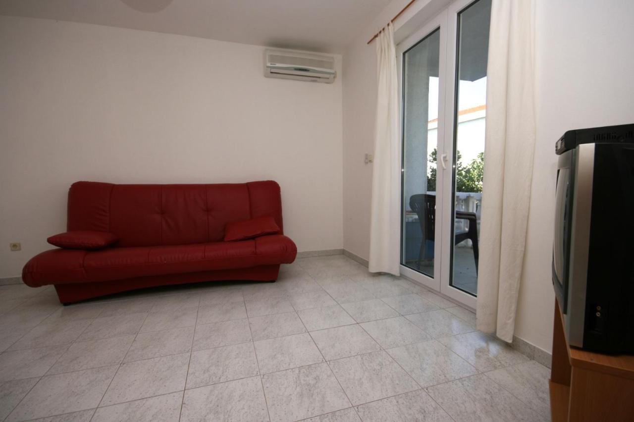 Apartments With A Parking Space Mandre, Pag - 6405 Kolan Extérieur photo