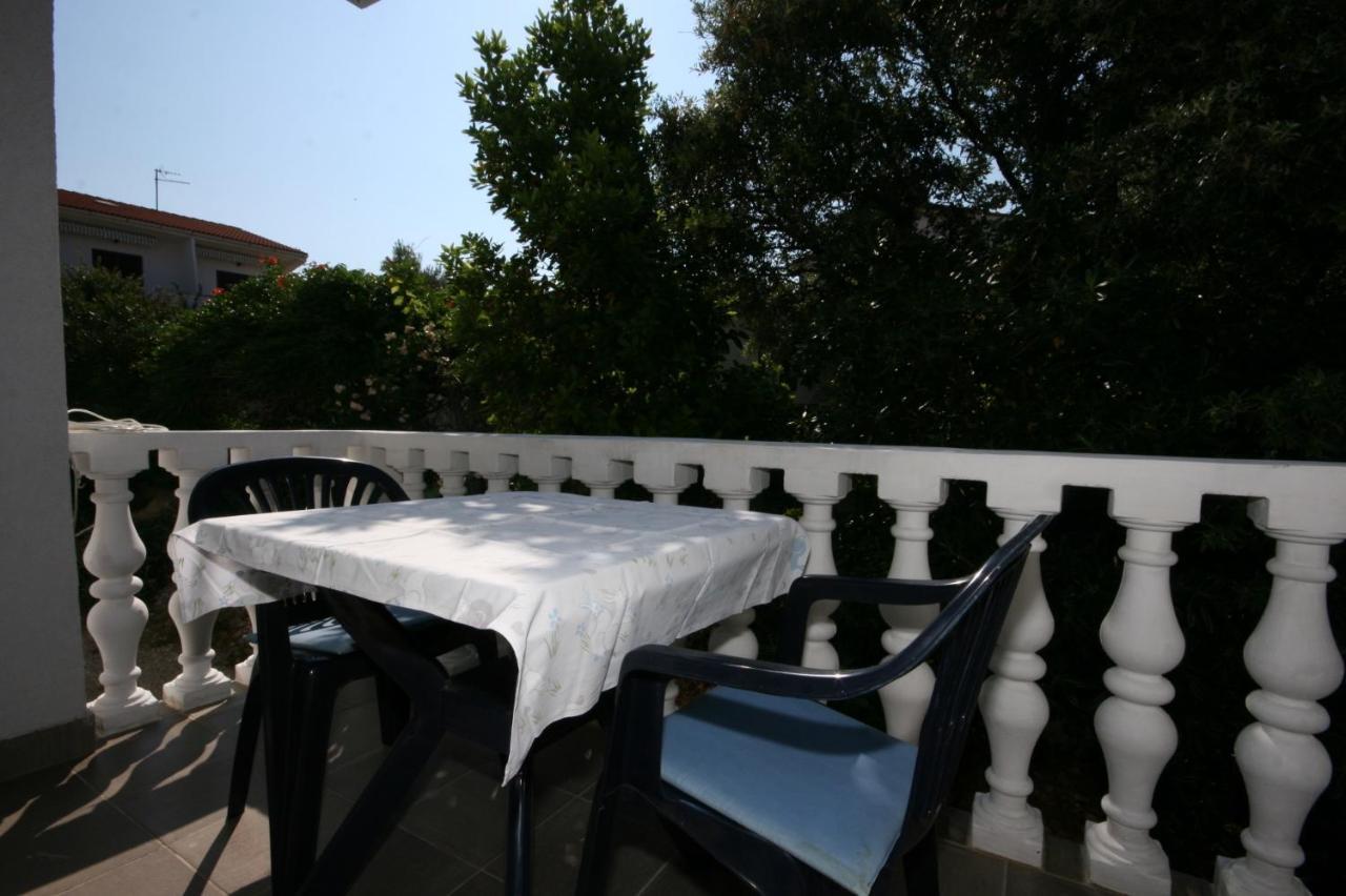 Apartments With A Parking Space Mandre, Pag - 6405 Kolan Extérieur photo
