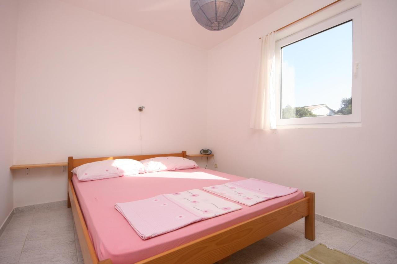 Apartments With A Parking Space Mandre, Pag - 6405 Kolan Extérieur photo