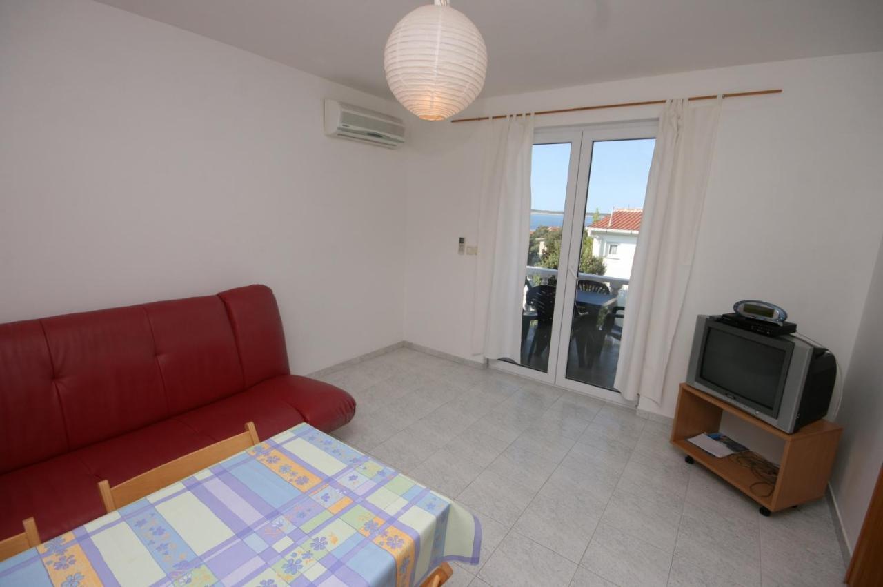Apartments With A Parking Space Mandre, Pag - 6405 Kolan Extérieur photo