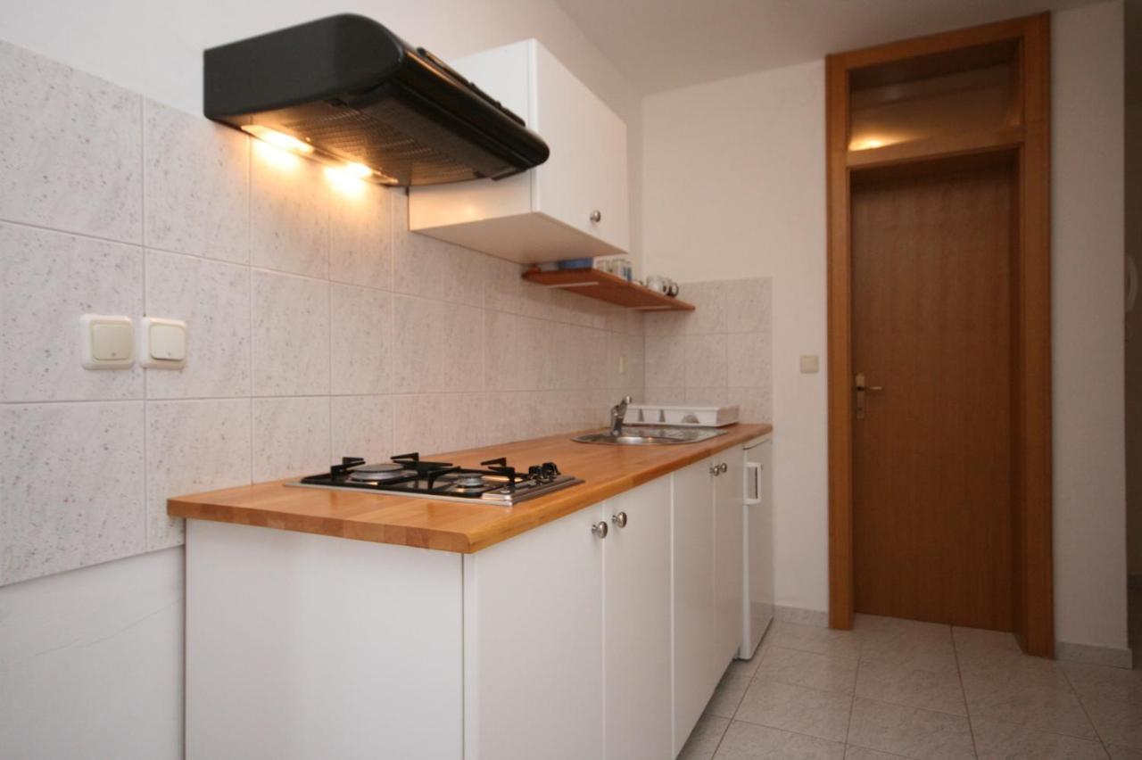 Apartments With A Parking Space Mandre, Pag - 6405 Kolan Extérieur photo