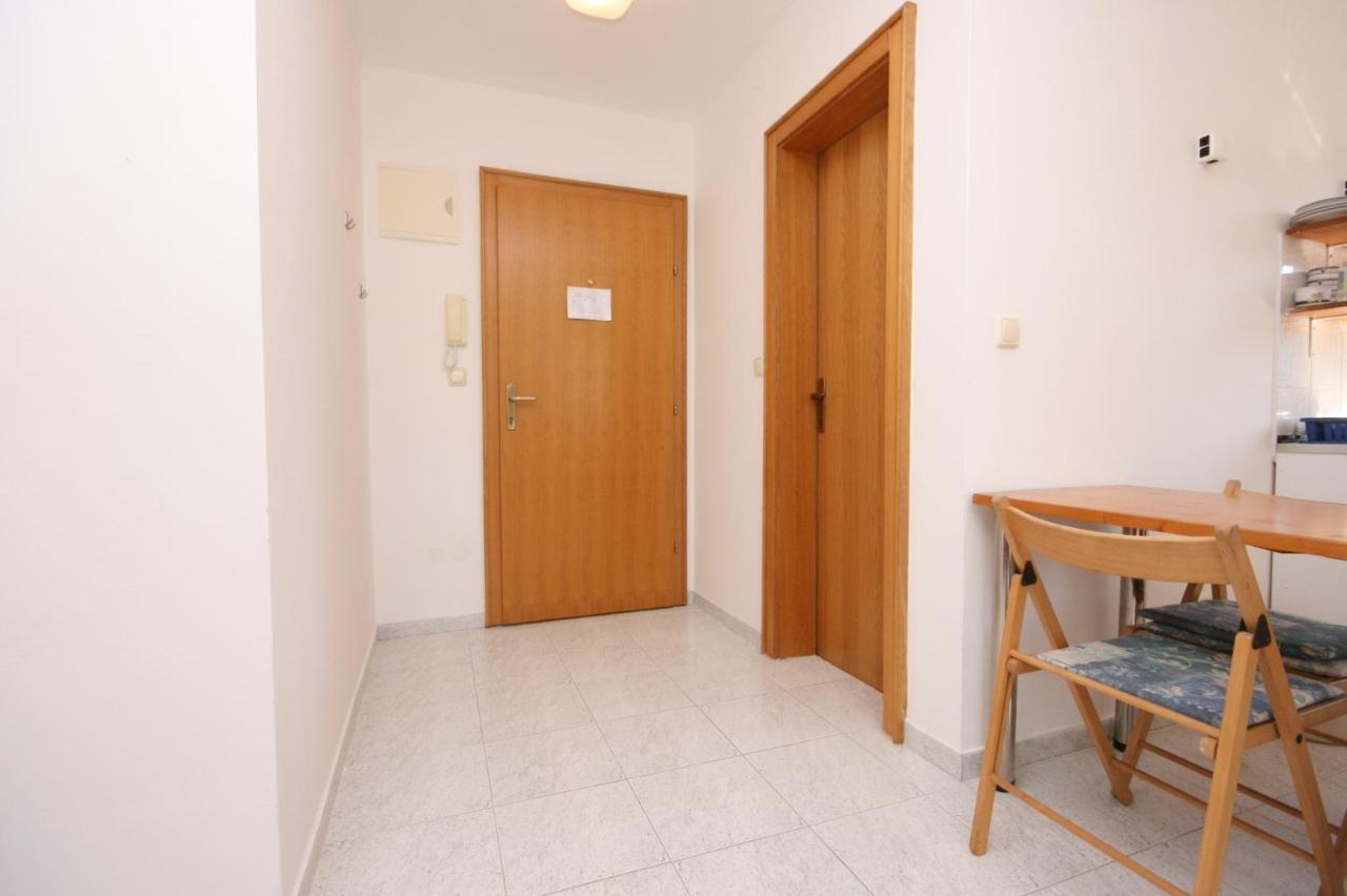 Apartments With A Parking Space Mandre, Pag - 6405 Kolan Extérieur photo