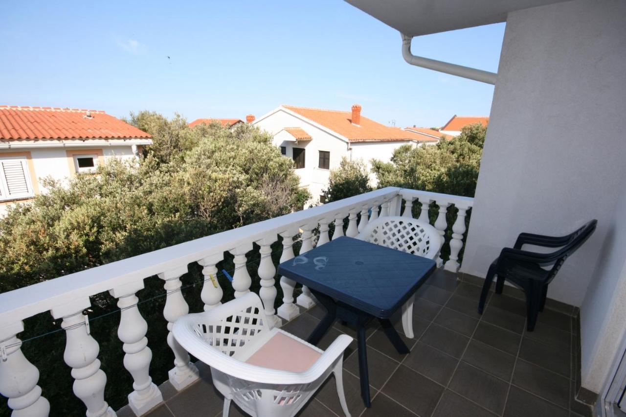 Apartments With A Parking Space Mandre, Pag - 6405 Kolan Extérieur photo