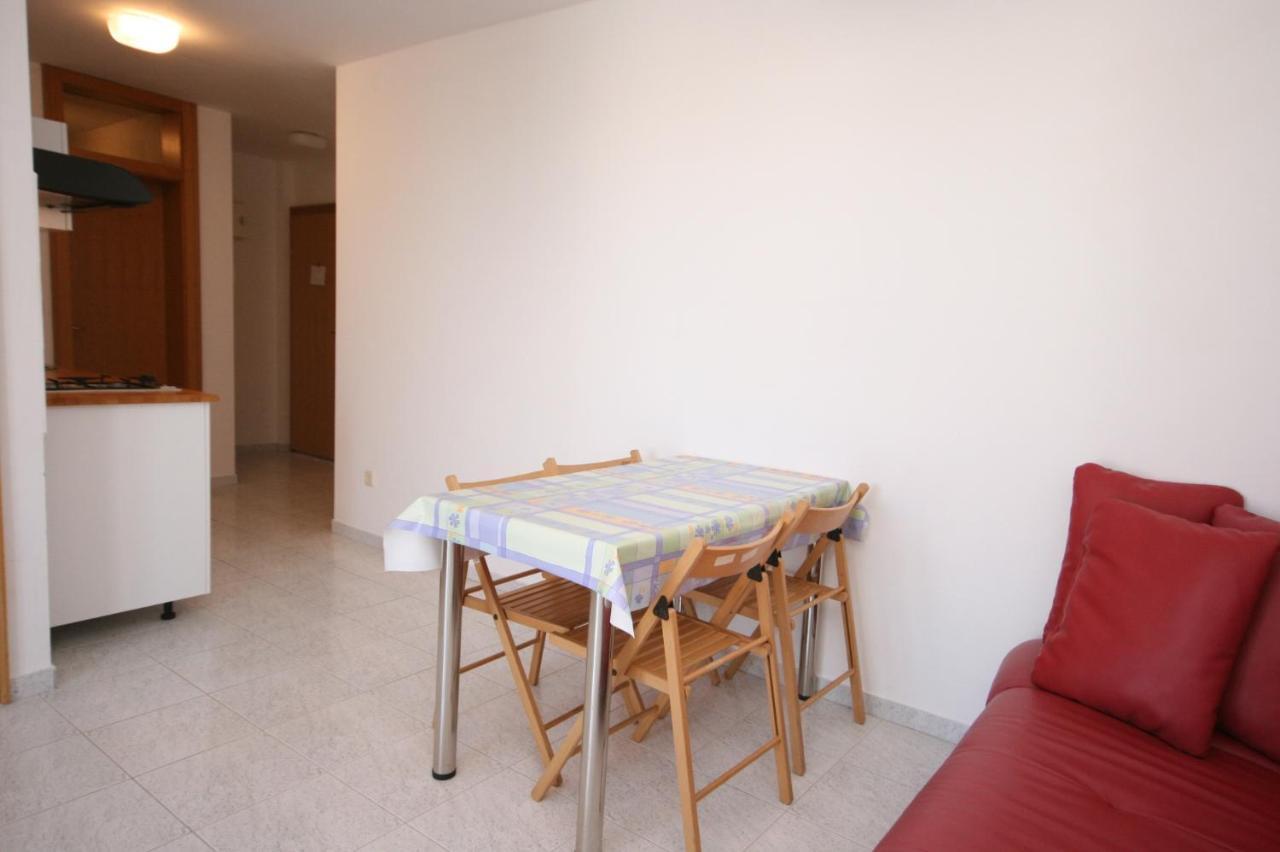Apartments With A Parking Space Mandre, Pag - 6405 Kolan Extérieur photo