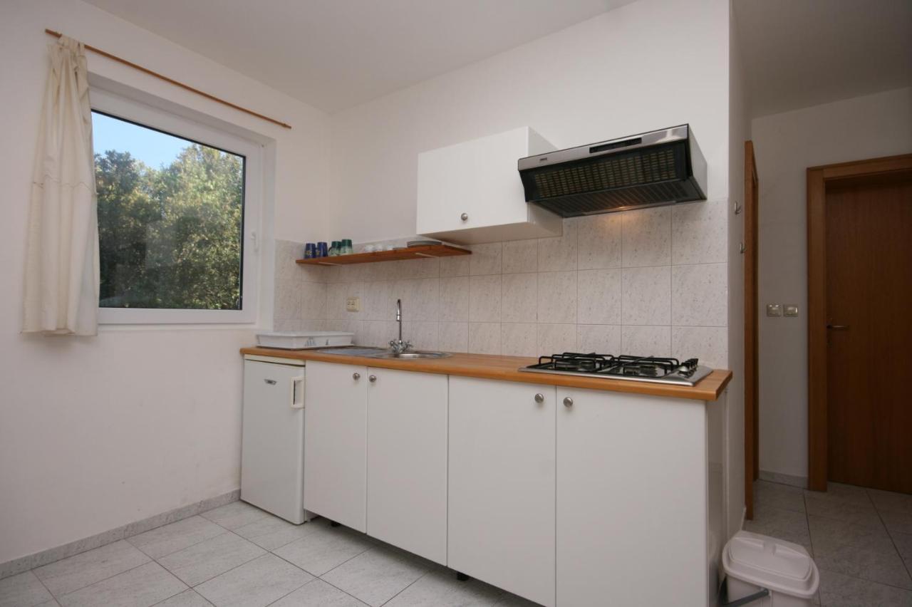 Apartments With A Parking Space Mandre, Pag - 6405 Kolan Extérieur photo