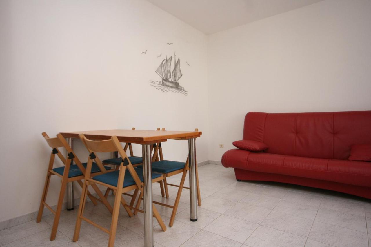 Apartments With A Parking Space Mandre, Pag - 6405 Kolan Extérieur photo