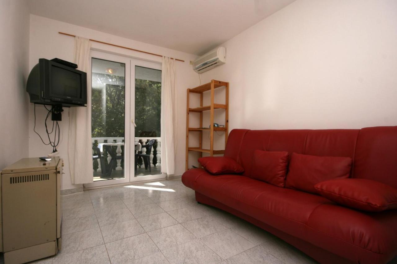 Apartments With A Parking Space Mandre, Pag - 6405 Kolan Extérieur photo