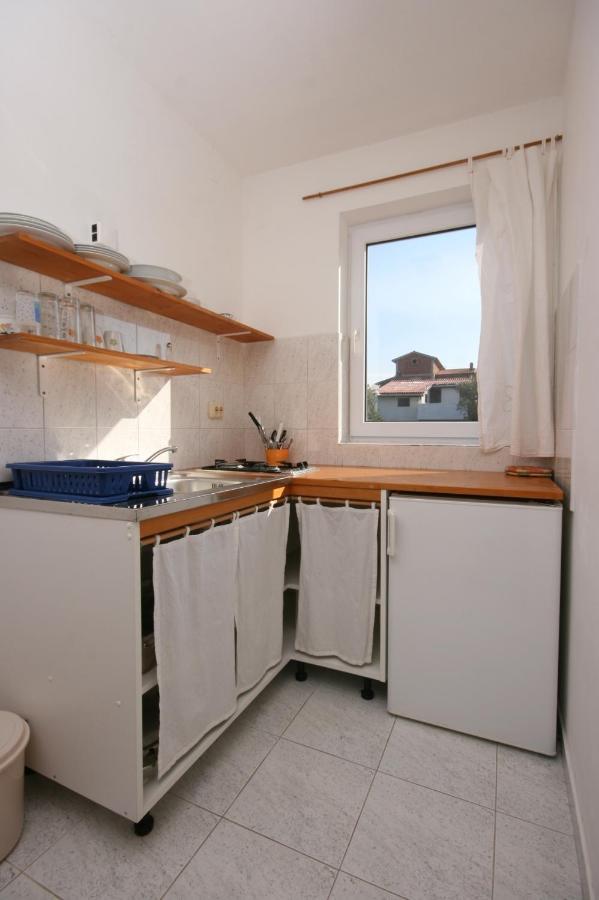Apartments With A Parking Space Mandre, Pag - 6405 Kolan Extérieur photo