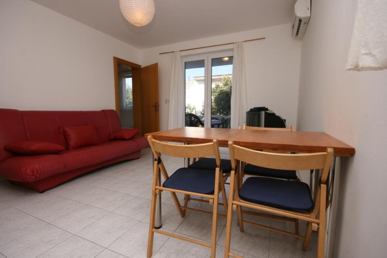 Apartments With A Parking Space Mandre, Pag - 6405 Kolan Extérieur photo