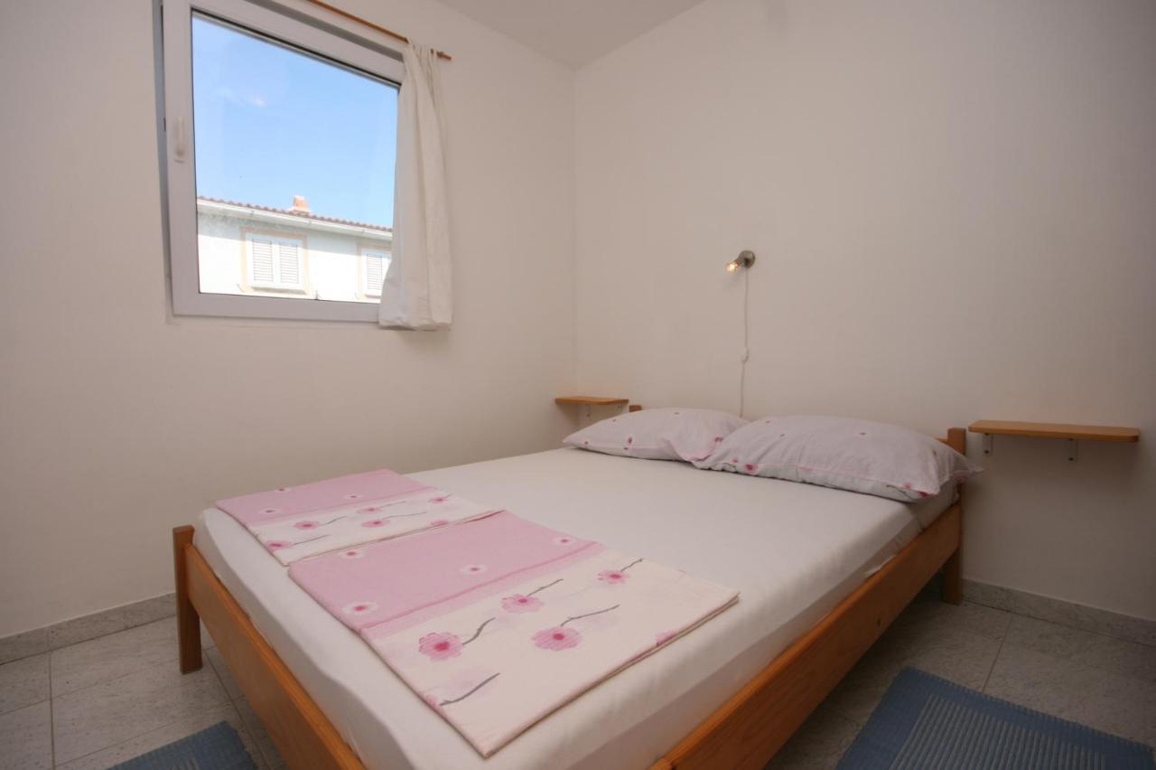 Apartments With A Parking Space Mandre, Pag - 6405 Kolan Extérieur photo