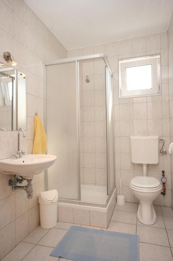 Apartments With A Parking Space Mandre, Pag - 6405 Kolan Extérieur photo