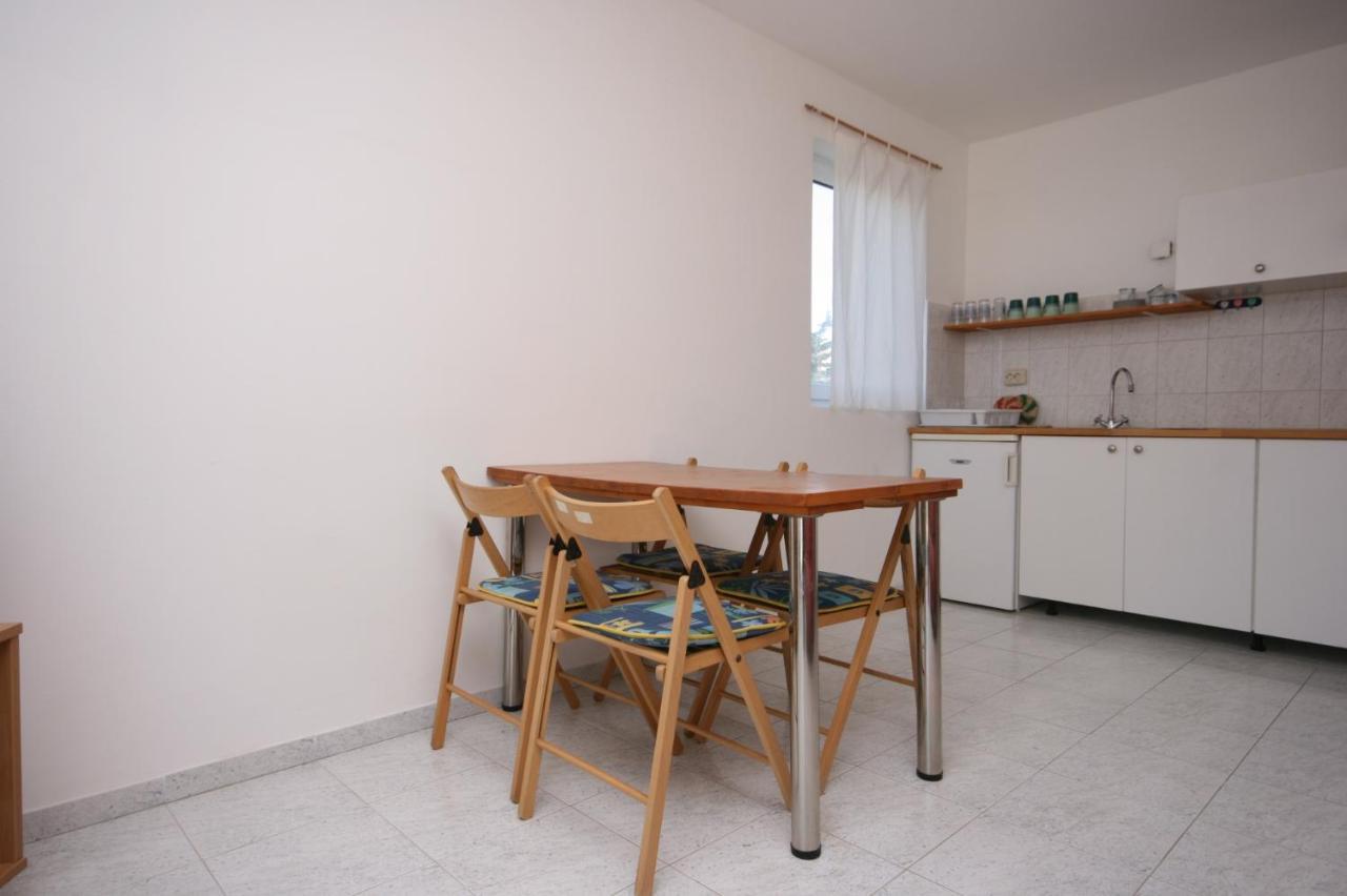 Apartments With A Parking Space Mandre, Pag - 6405 Kolan Extérieur photo
