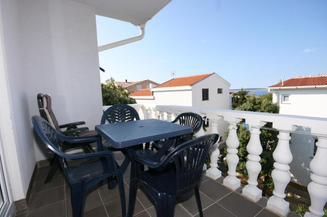 Apartments With A Parking Space Mandre, Pag - 6405 Kolan Extérieur photo
