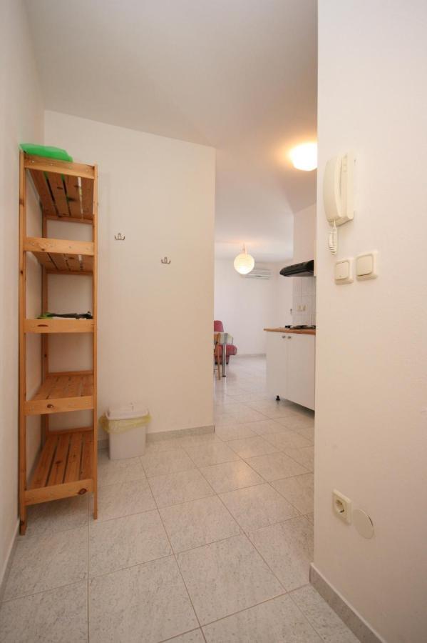 Apartments With A Parking Space Mandre, Pag - 6405 Kolan Extérieur photo