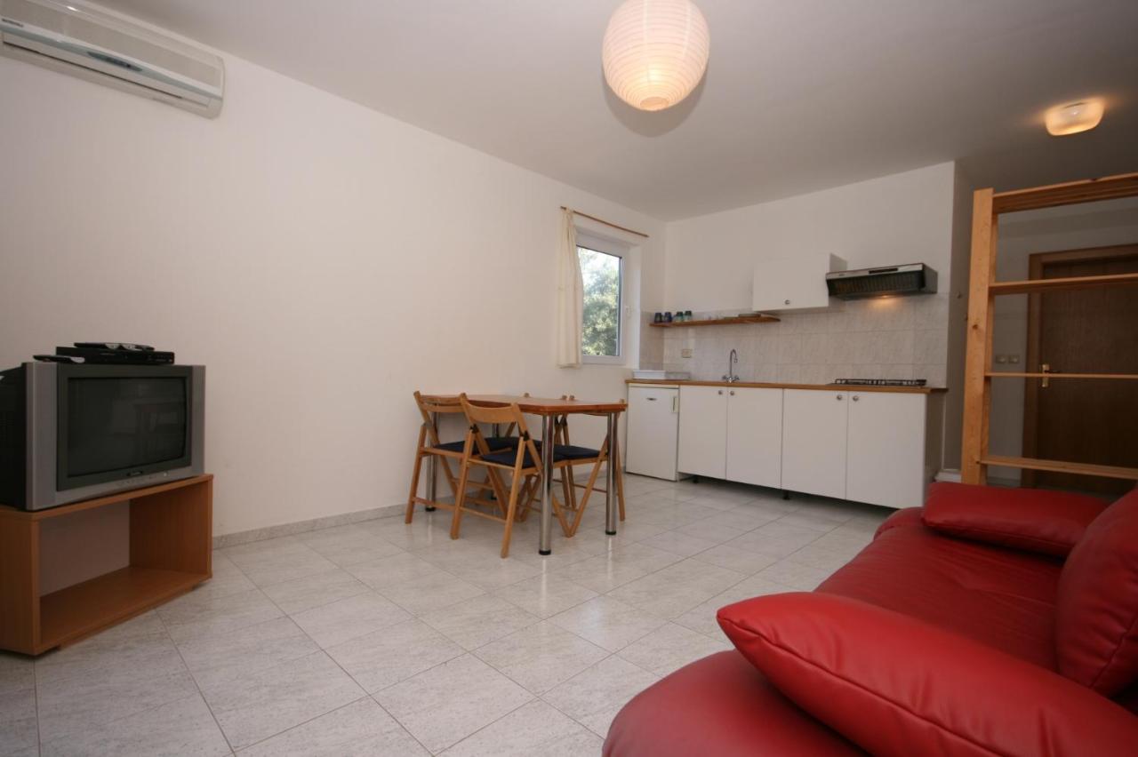 Apartments With A Parking Space Mandre, Pag - 6405 Kolan Extérieur photo