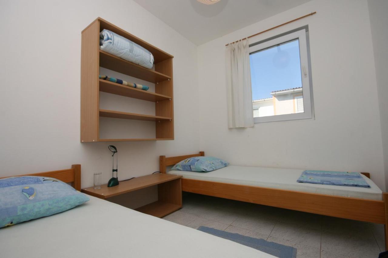 Apartments With A Parking Space Mandre, Pag - 6405 Kolan Extérieur photo