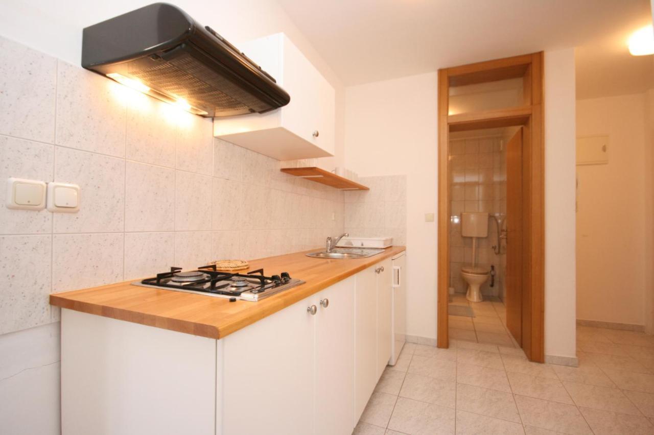 Apartments With A Parking Space Mandre, Pag - 6405 Kolan Extérieur photo